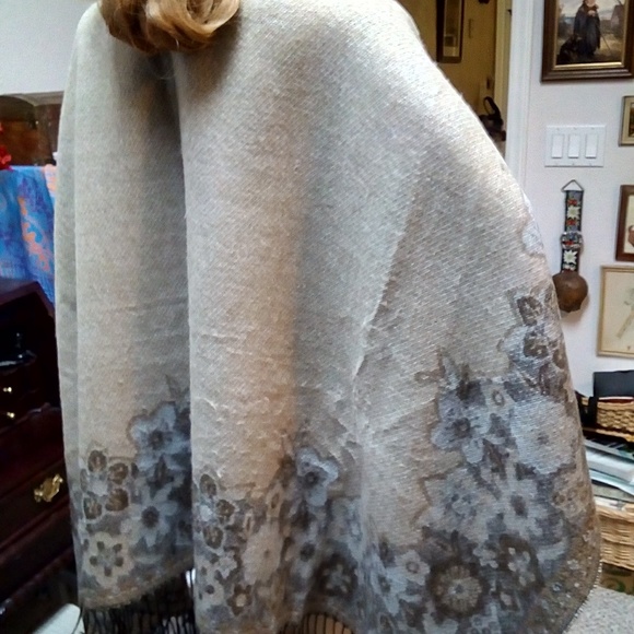 Reversable cape - Picture 6 of 6